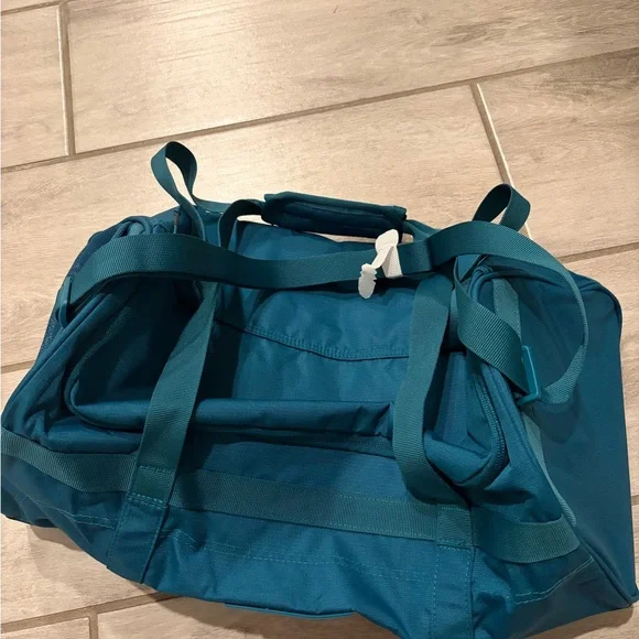 Gymshark Duffel Bag Active Holdall Small Functional Teal Gym Bag NEW - Picture 2 of 8